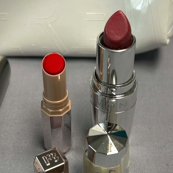 6 EYE PENCILS, 6 LIPSTICKS AND HOLT RENFREW COSMETIC BAG, YVES ROCHER, AVON, ETC - Picture 11 of 16